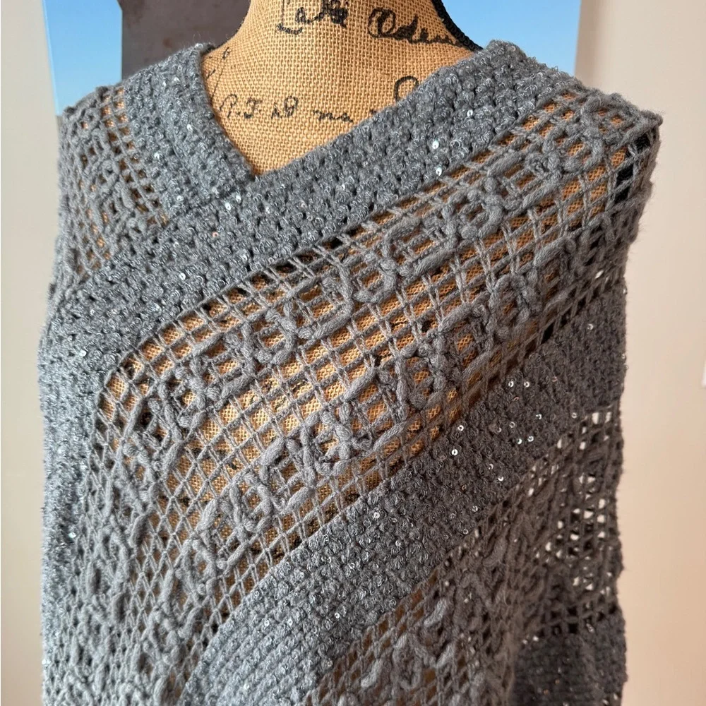 Gray knit poncho /shawl with sequin and fringe detail Riah fashion LA - Picture 7 of 11